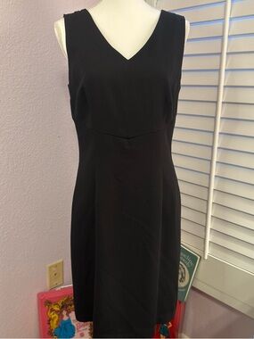 Classic Black V-Neck Sleeveless Women's Dress